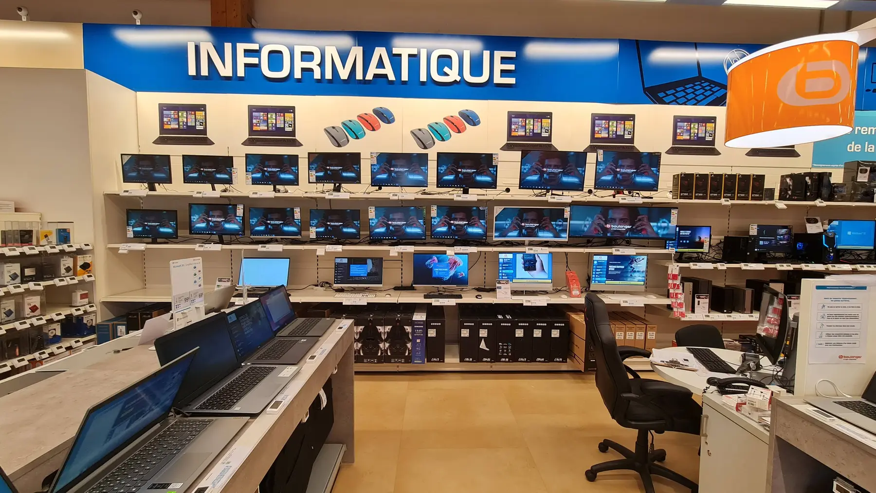 Rayon informatique du magasin Boulanger Chambéry